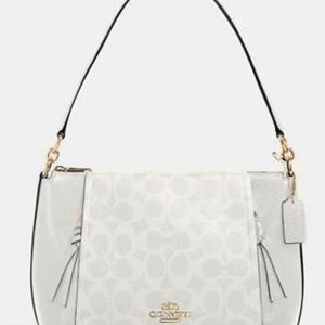 Coach 💝 NWT White Signature Print Shoulder Bag